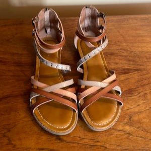Super cute sandals! Multicolor straps with zippers in back for easy on and off